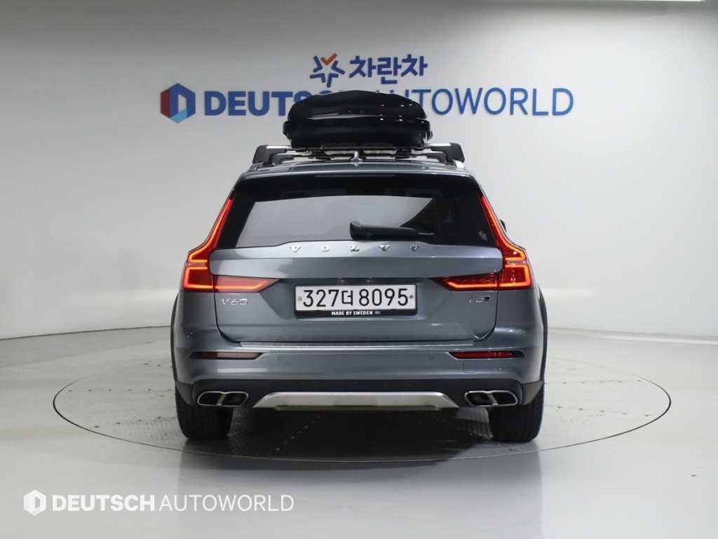 볼보 V60 V60 크로스 컨트리 2세대 2.0 T5 프로 AWD 이미지 4