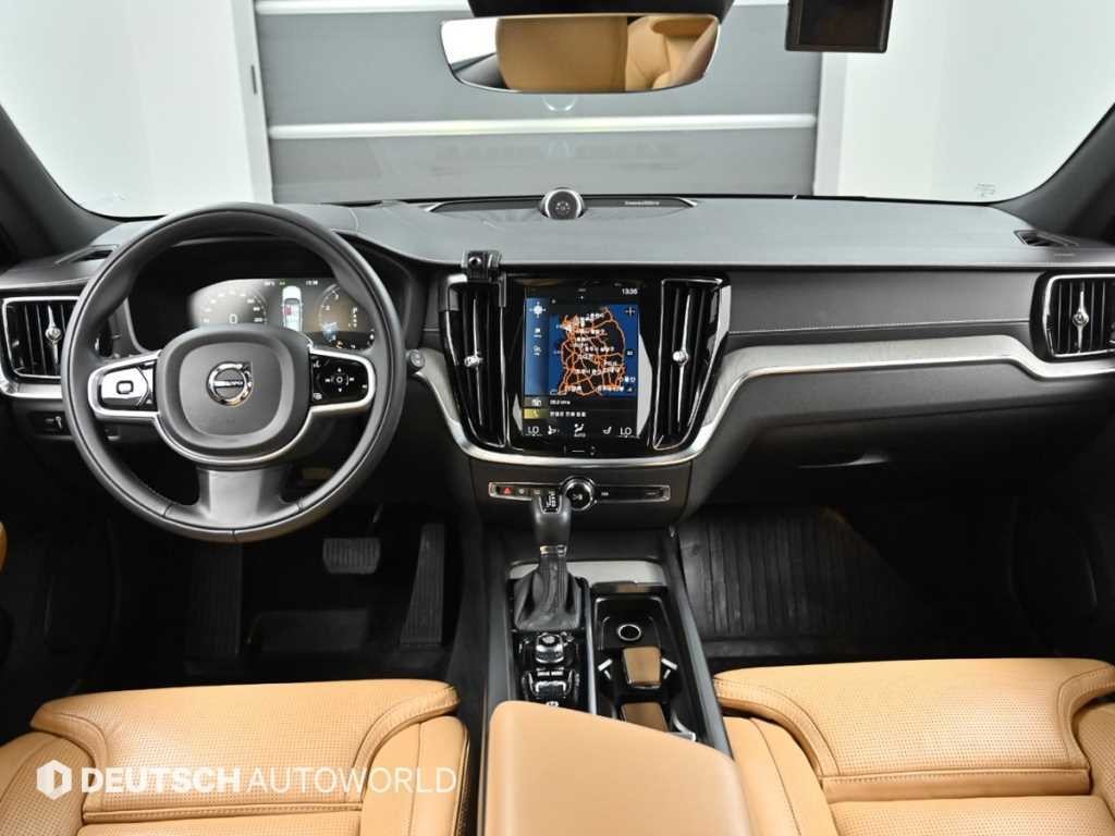 볼보 V60 V60 크로스 컨트리 2세대 2.0 T5 프로 AWD 이미지 7