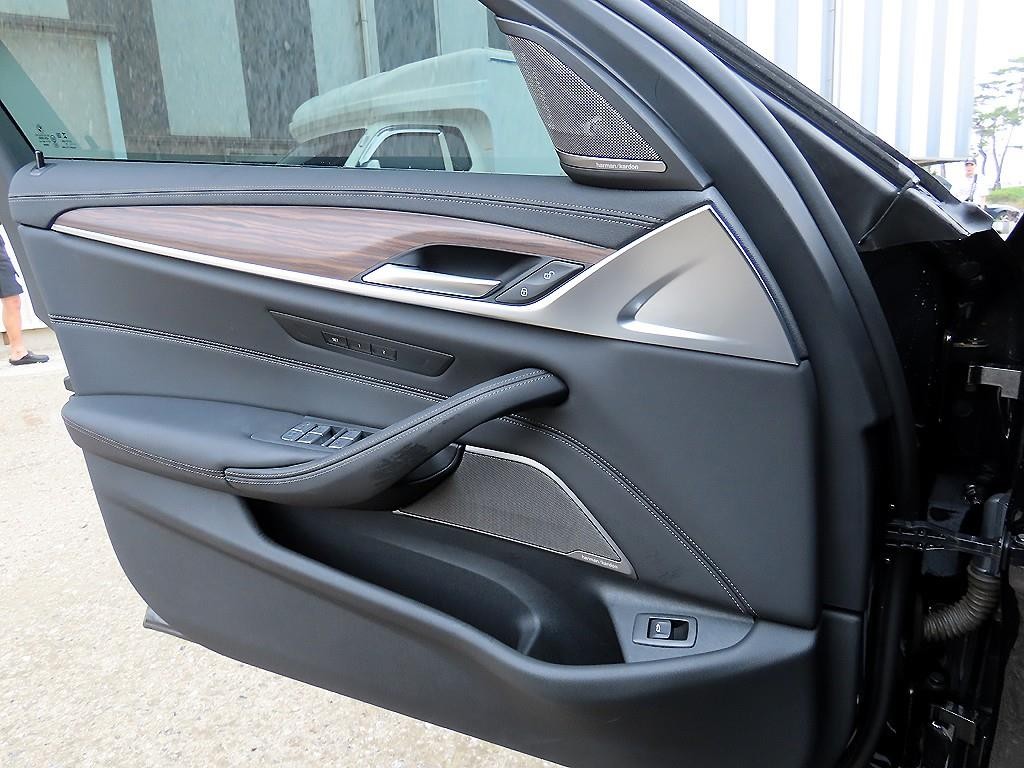 BMW 5시리즈 5시리즈 (G30) 520i 럭셔리 이미지 12