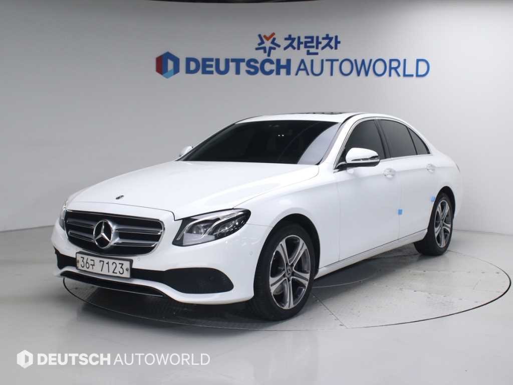 벤츠 E 클래스 E-클래스 W213 E220d 아방가르드 이미지 1