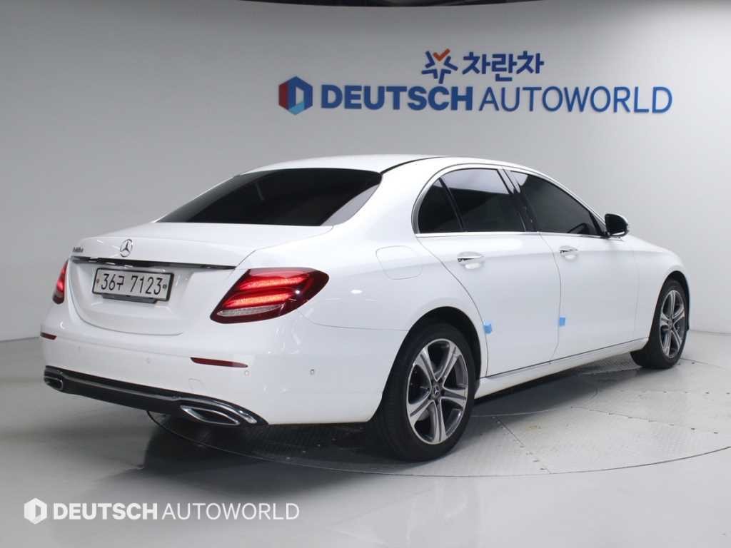 벤츠 E 클래스 E-클래스 W213 E220d 아방가르드 이미지 2