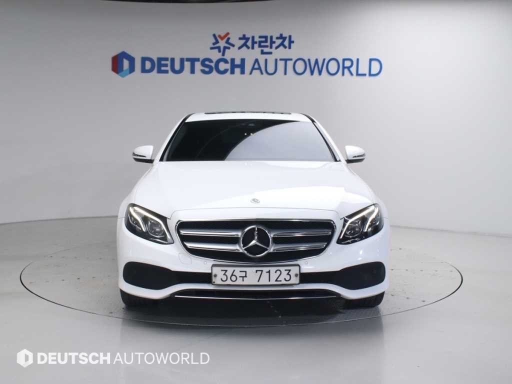벤츠 E 클래스 E-클래스 W213 E220d 아방가르드 이미지 3