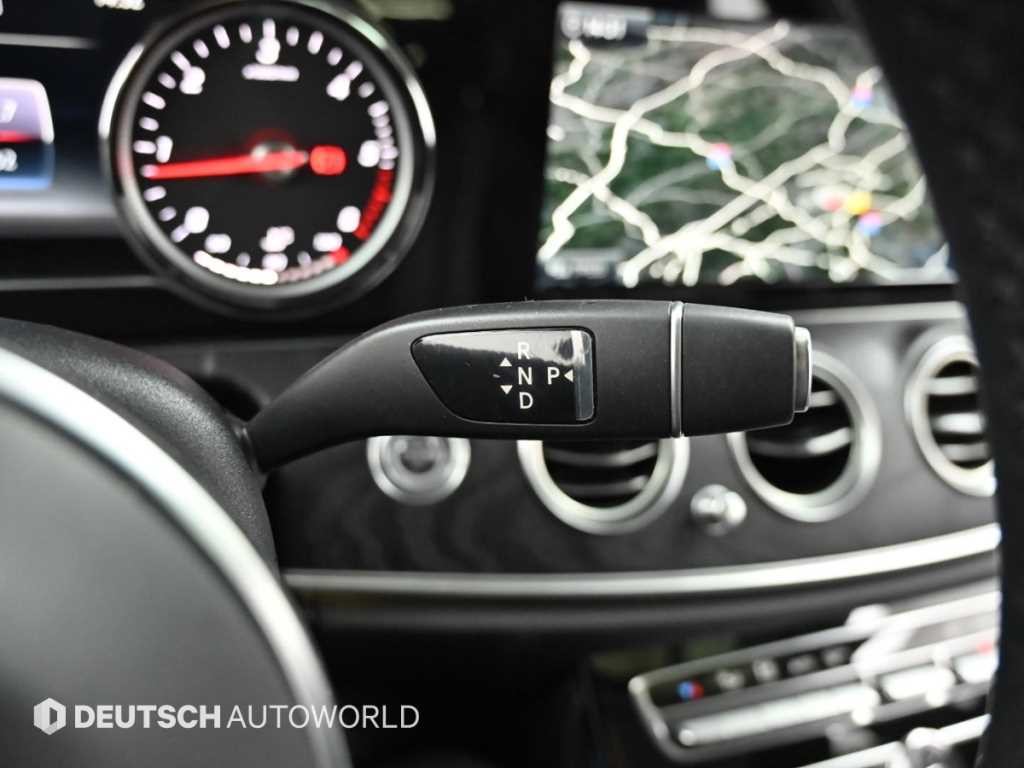 벤츠 E 클래스 E-클래스 W213 E220d 아방가르드 이미지 9