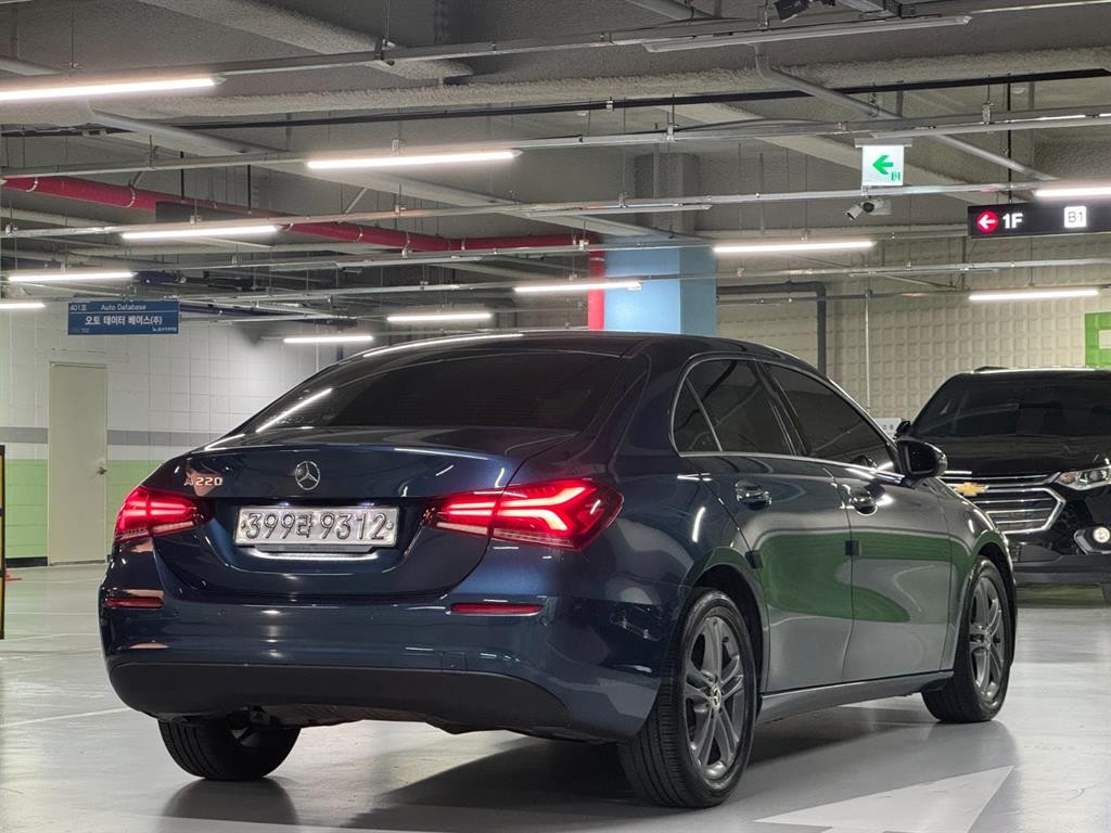 벤츠 A 클래스 A클래스 W177 A220 세단 이미지 5