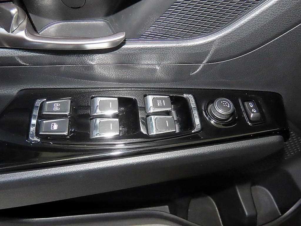 KG모빌리티(쌍용) 코란도 뷰티풀코란도 2WD 가솔린 1.5 C5 플러스 이미지 13