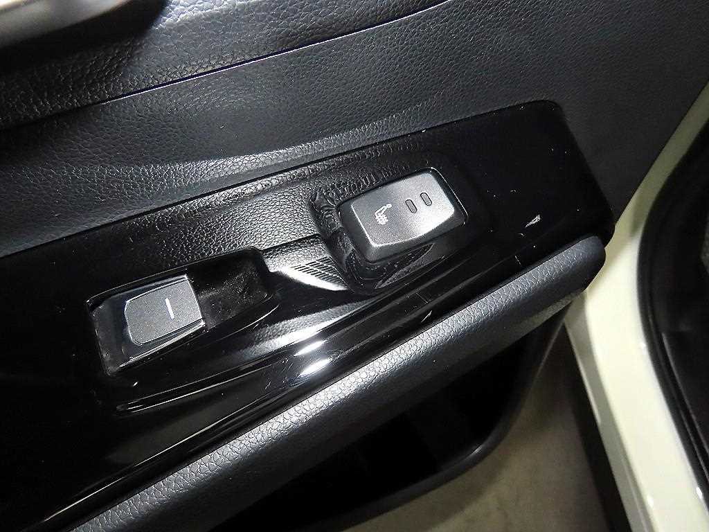 KG모빌리티(쌍용) 코란도 뷰티풀코란도 2WD 가솔린 1.5 C5 플러스 이미지 15
