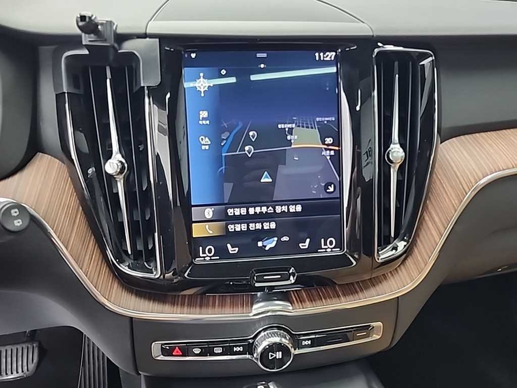 볼보 XC60 XC60(2세대) D5 AWD 모멘텀 이미지 10
