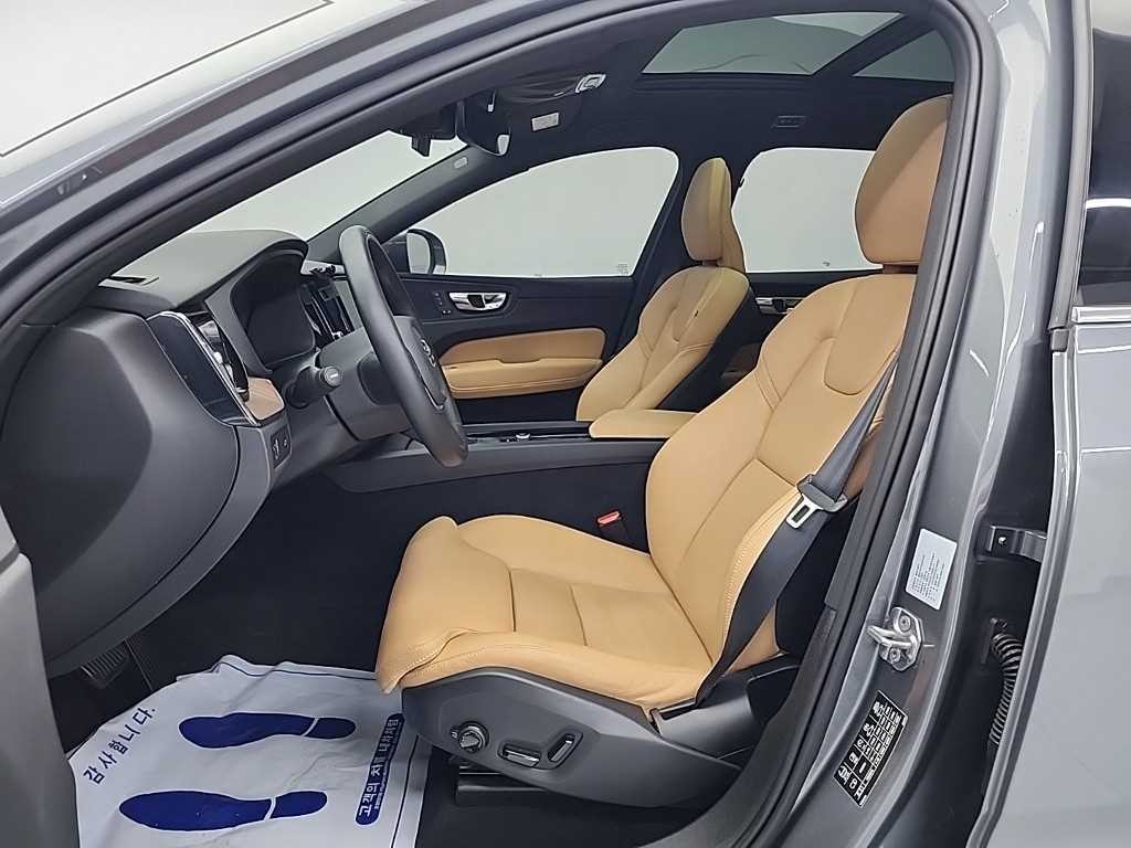 볼보 XC60 XC60(2세대) D5 AWD 모멘텀 이미지 11