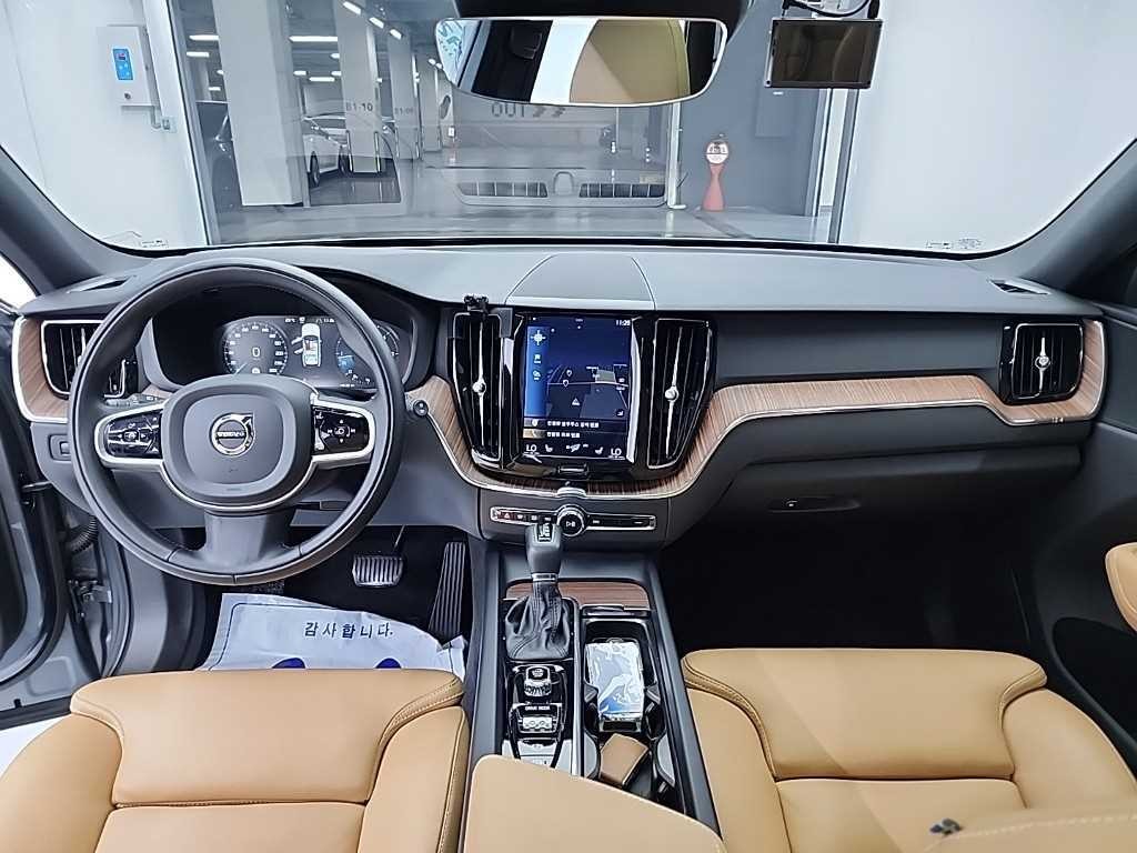 볼보 XC60 XC60(2세대) D5 AWD 모멘텀 이미지 7