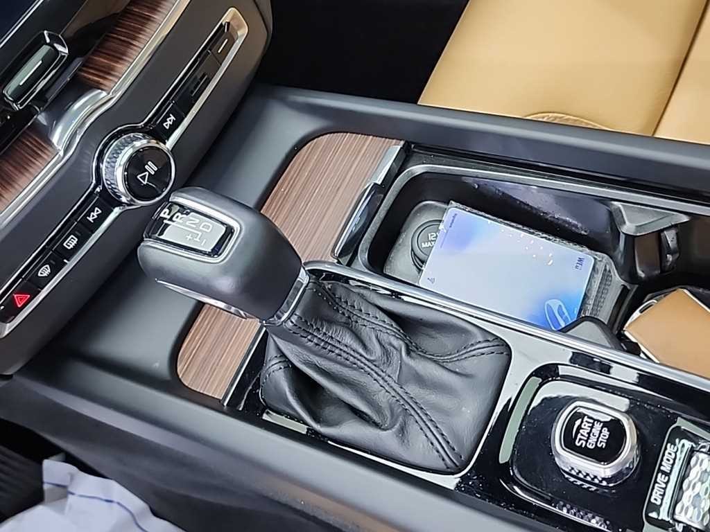 볼보 XC60 XC60(2세대) D5 AWD 모멘텀 이미지 8