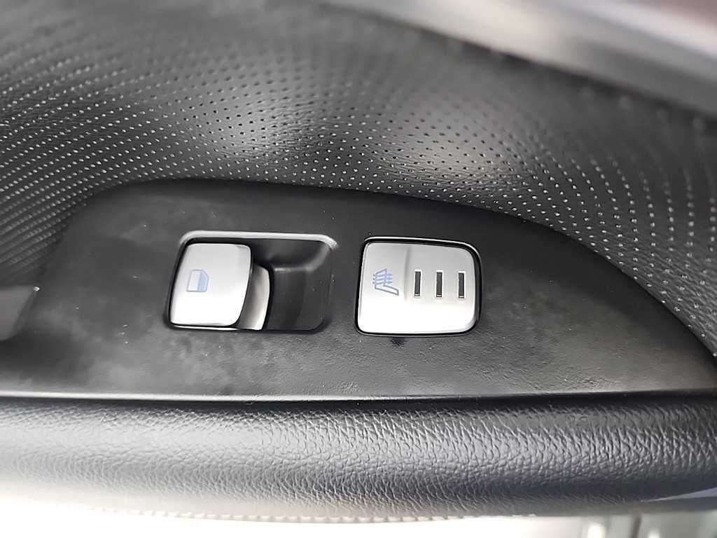 제네시스 G70 2.0T AWD 스포츠 패키지 이미지 15