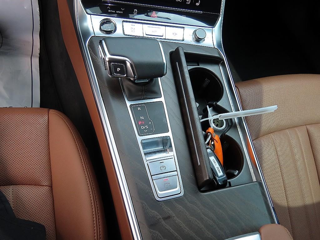 아우디 A6 A6 (C8) 45 TFSI 콰트로 프리미엄 이미지 11