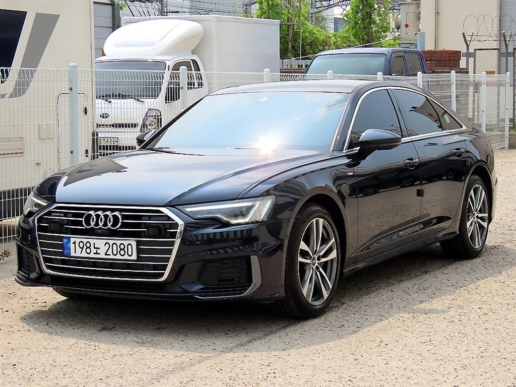 아우디 A6 A6 (C8) 45 TFSI 콰트로 프리미엄 이미지 2