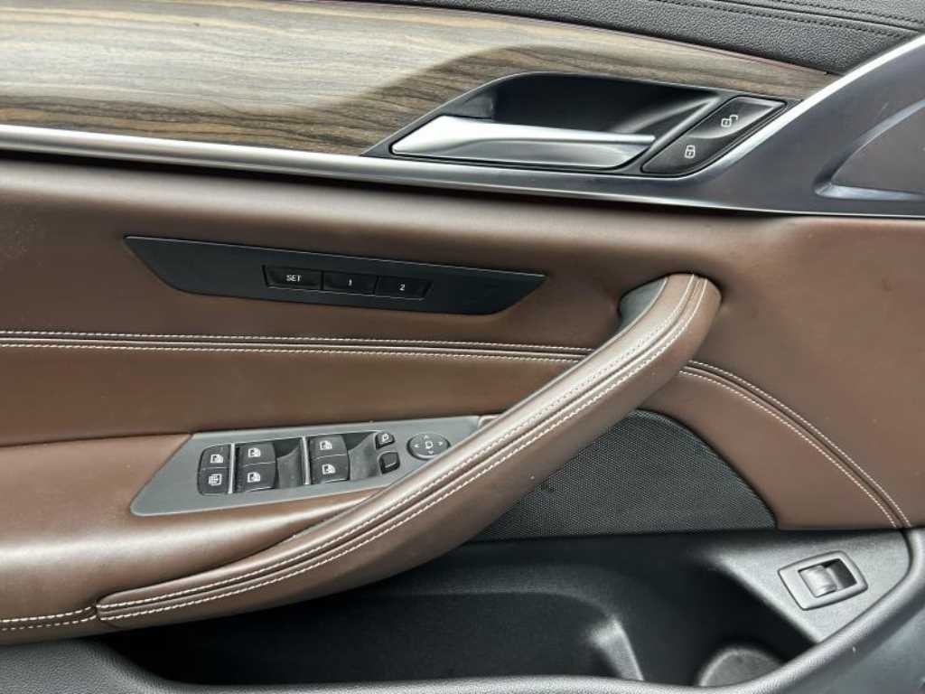 BMW 5시리즈 5시리즈 (G30) 520d M 스포츠 플러스 이미지 12
