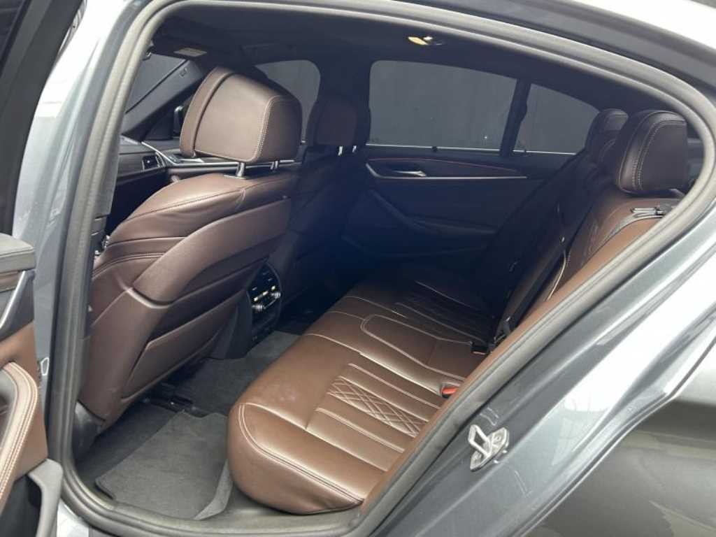 BMW 5시리즈 5시리즈 (G30) 520d M 스포츠 플러스 이미지 6