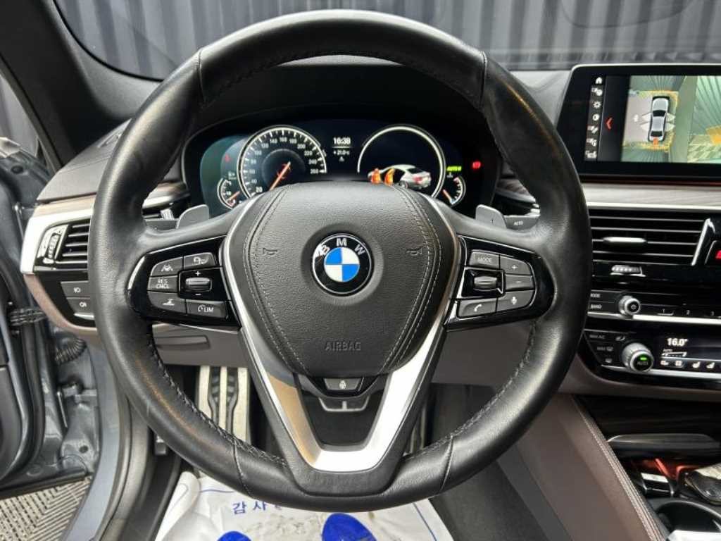 BMW 5시리즈 5시리즈 (G30) 520d M 스포츠 플러스 이미지 8