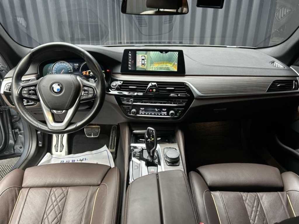 BMW 5시리즈 5시리즈 (G30) 520d M 스포츠 플러스 이미지 9