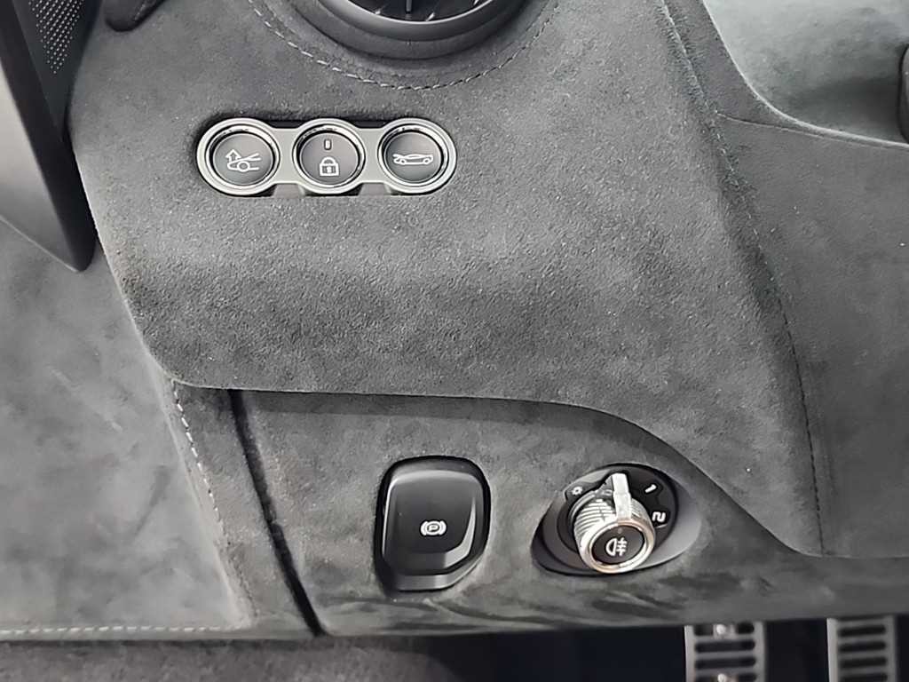 맥라렌 750S 4.0 V8 스파이더 이미지 17