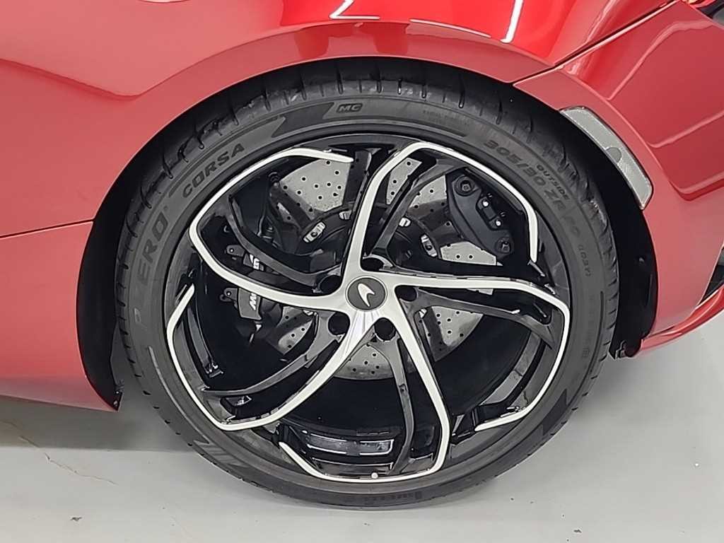맥라렌 750S 4.0 V8 스파이더 이미지 20