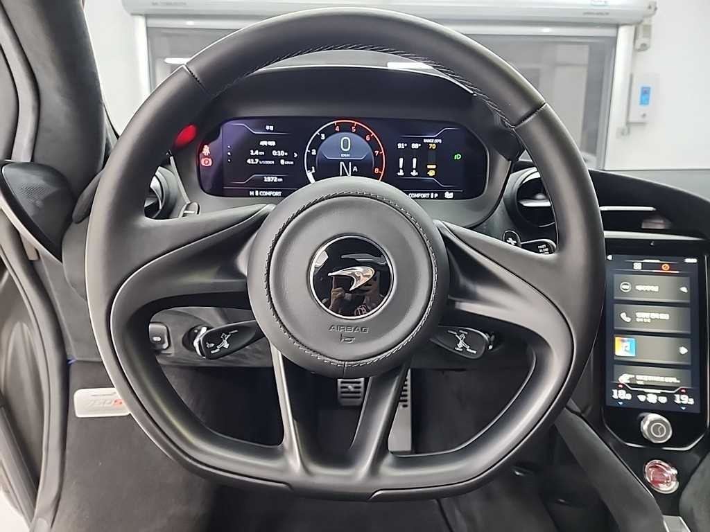 맥라렌 750S 4.0 V8 스파이더 이미지 9