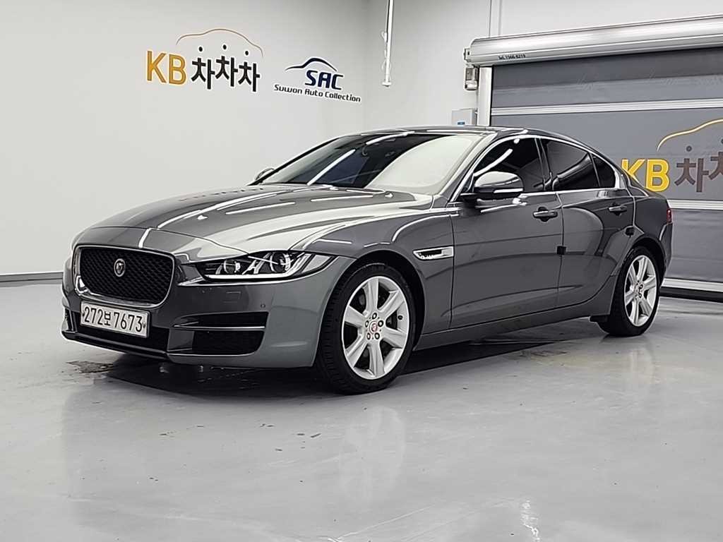 재규어 XE 2.0D 포트폴리오 이미지 1