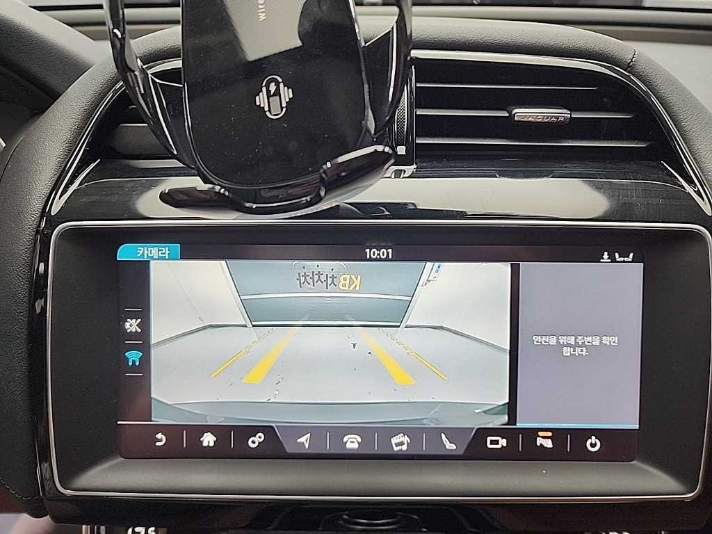 재규어 XE 2.0D 포트폴리오 이미지 16