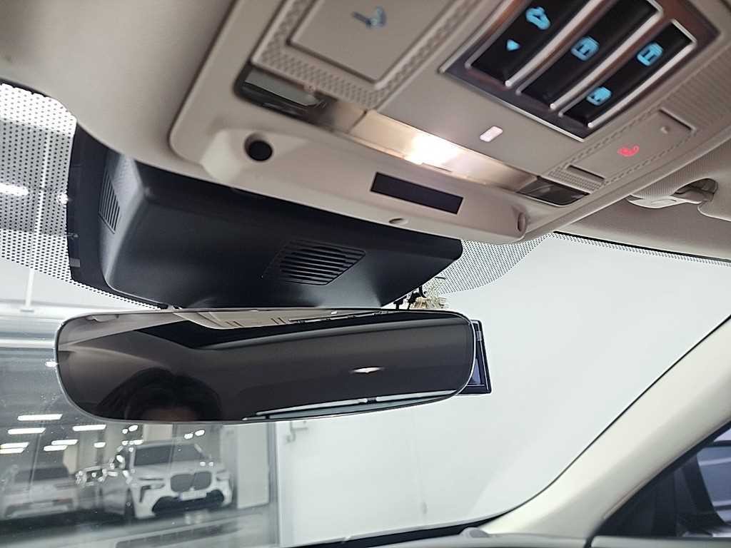 재규어 XE 2.0D 포트폴리오 이미지 19