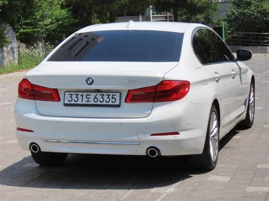 BMW 5시리즈 5시리즈 (G30) 520d M 스포츠 플러스 이미지 3
