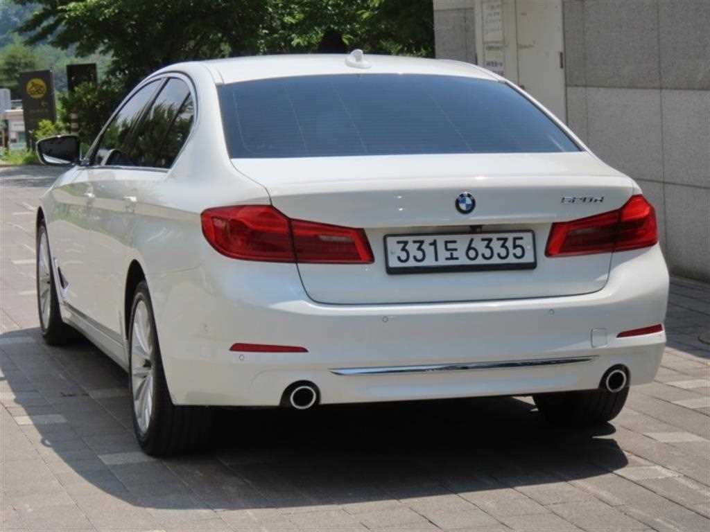 BMW 5시리즈 5시리즈 (G30) 520d M 스포츠 플러스 이미지 4