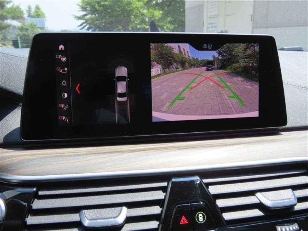BMW 5시리즈 5시리즈 (G30) 520d M 스포츠 플러스 이미지 9