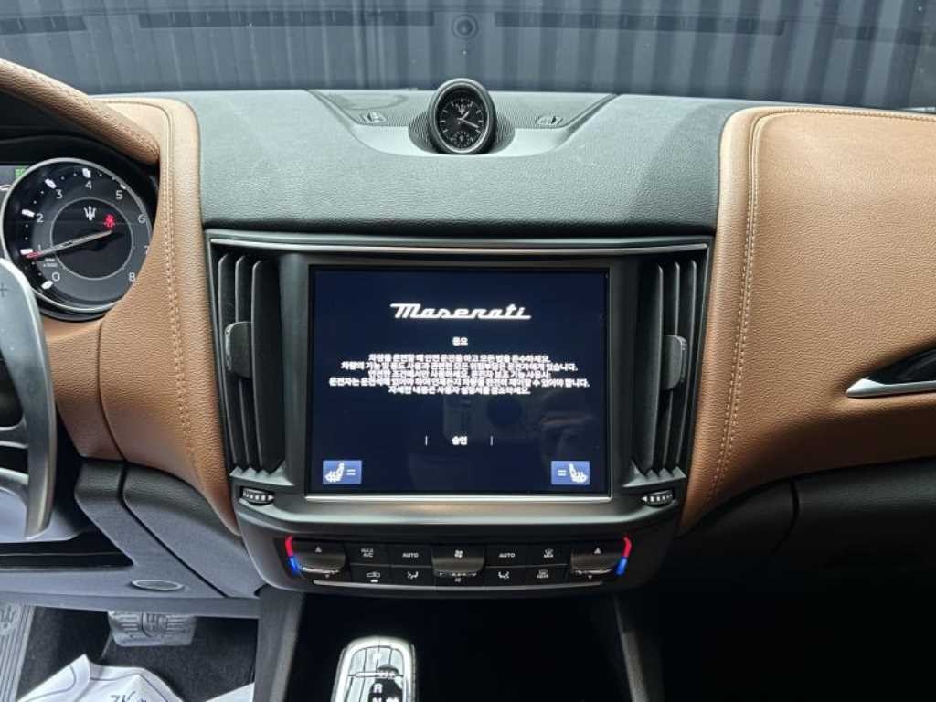 마세라티 르반떼 2.0 GT AWD 이미지 10