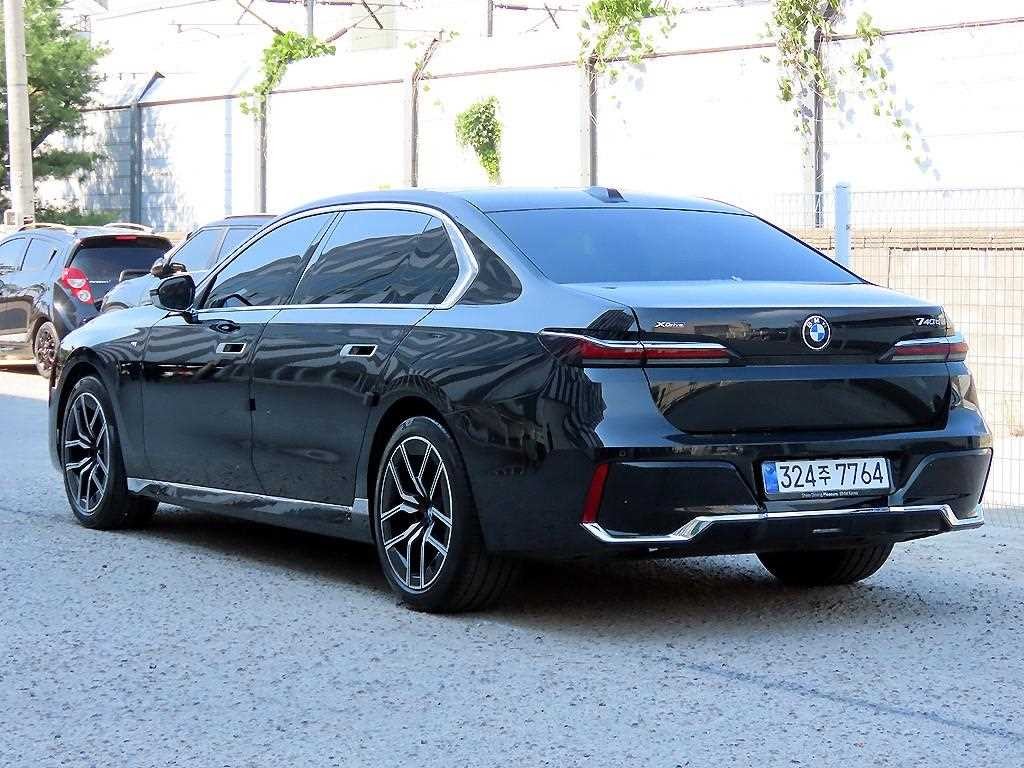 BMW 7시리즈 7시리즈 (G70) 740d xDrive M 스포츠 이미지 3