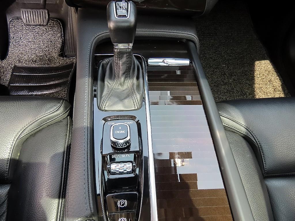 볼보 XC90 XC90 2세대 2.0 D5 AWD 모멘텀 이미지 11