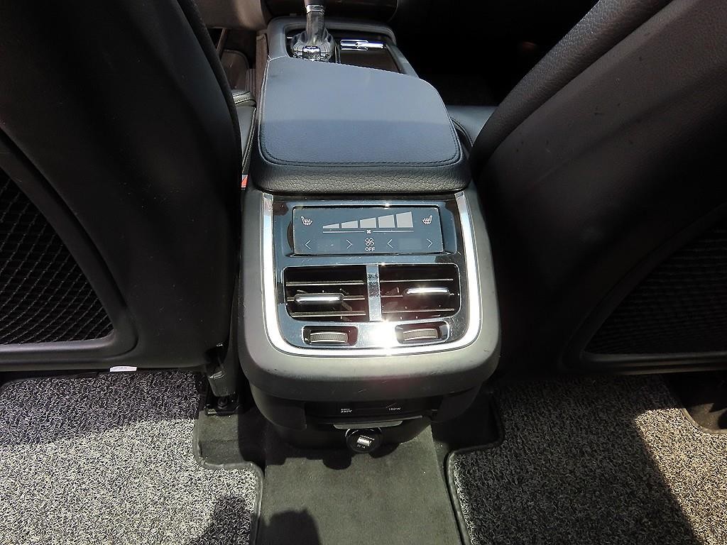 볼보 XC90 XC90 2세대 2.0 D5 AWD 모멘텀 이미지 15