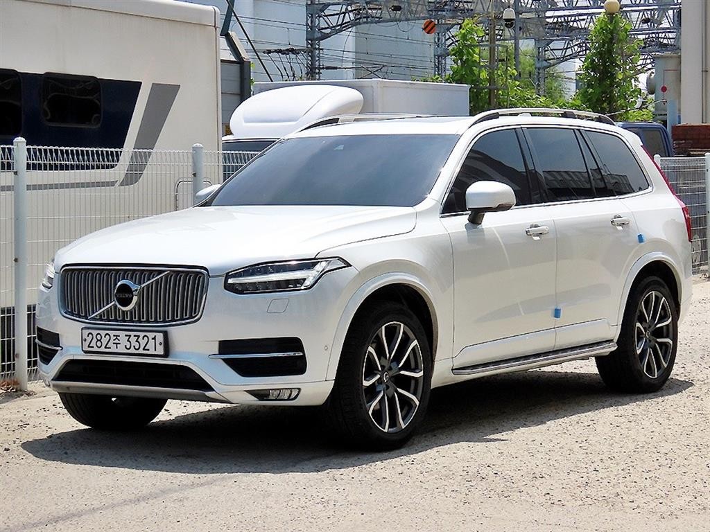 볼보 XC90 XC90 2세대 2.0 D5 AWD 모멘텀 이미지 2