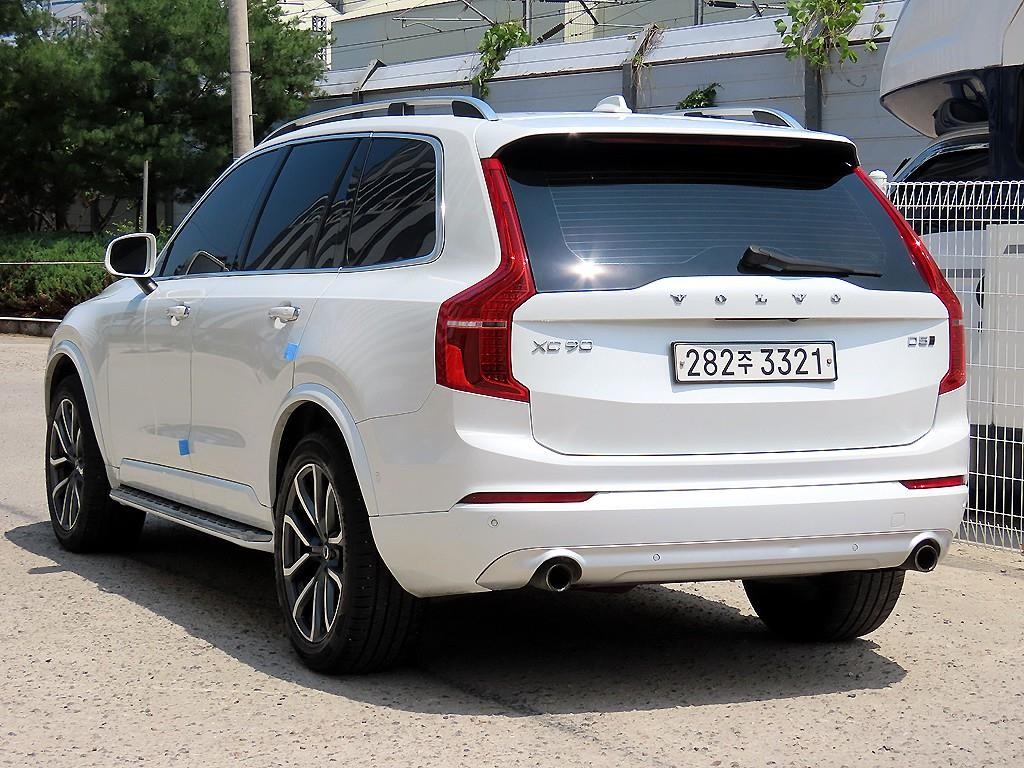 볼보 XC90 XC90 2세대 2.0 D5 AWD 모멘텀 이미지 3