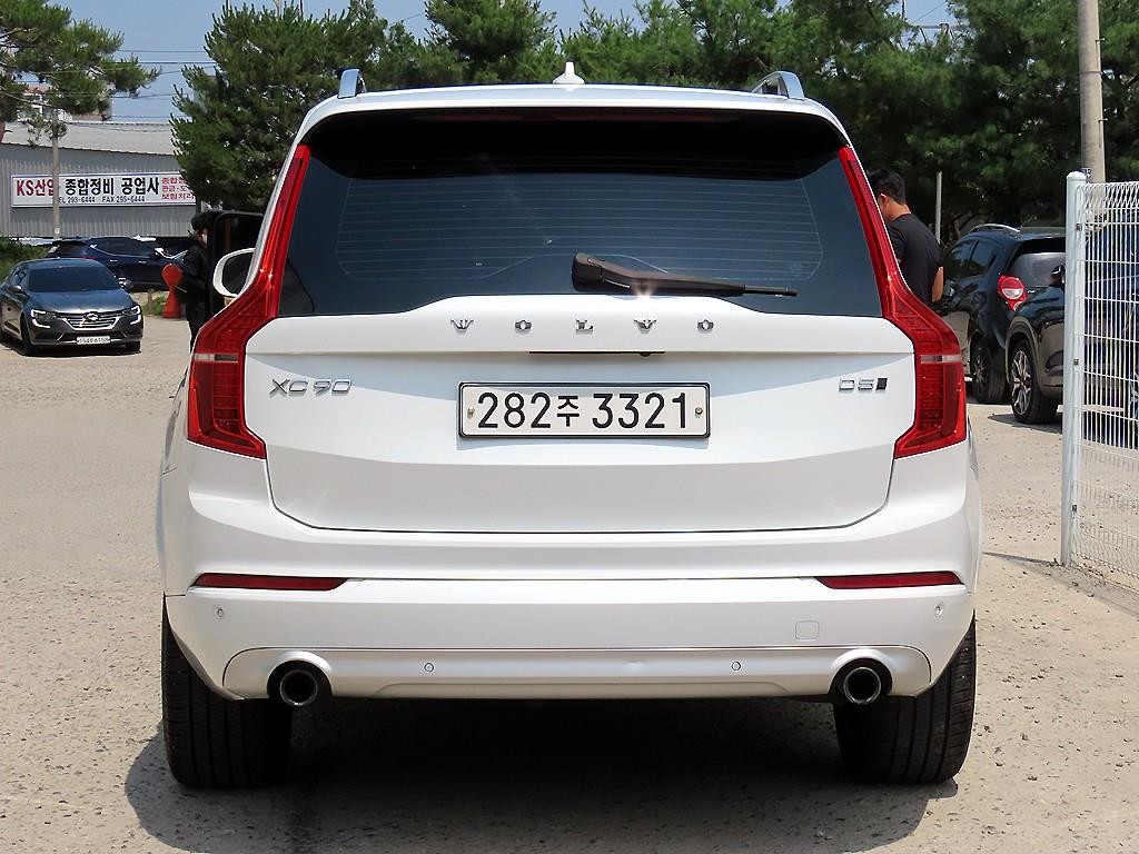 볼보 XC90 XC90 2세대 2.0 D5 AWD 모멘텀 이미지 4
