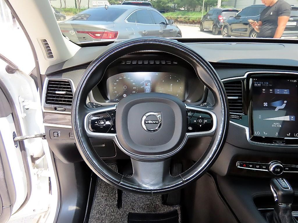 볼보 XC90 XC90 2세대 2.0 D5 AWD 모멘텀 이미지 8