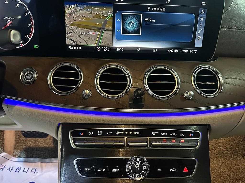 벤츠 E 클래스 E-클래스 W213 E300 4MATIC 익스클루시브 이미지 11