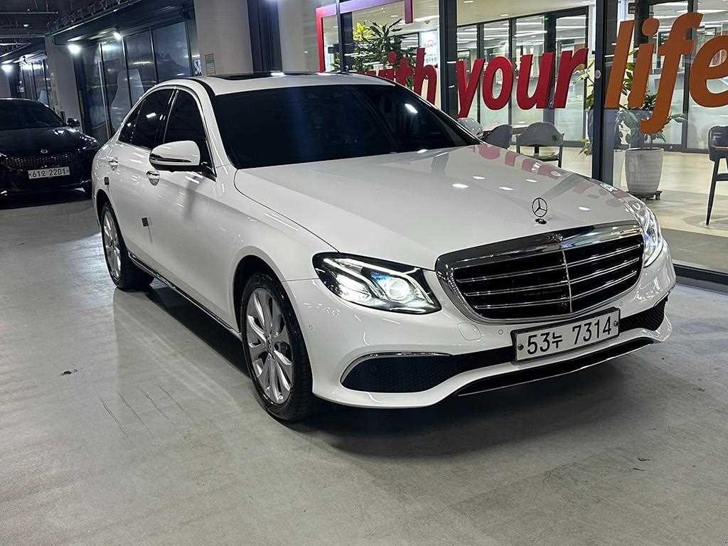 벤츠 E 클래스 E-클래스 W213 E300 4MATIC 익스클루시브 이미지 2