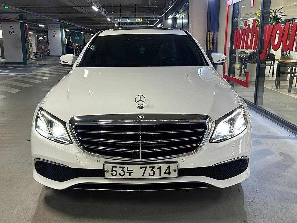 벤츠 E 클래스 E-클래스 W213 E300 4MATIC 익스클루시브 이미지 3