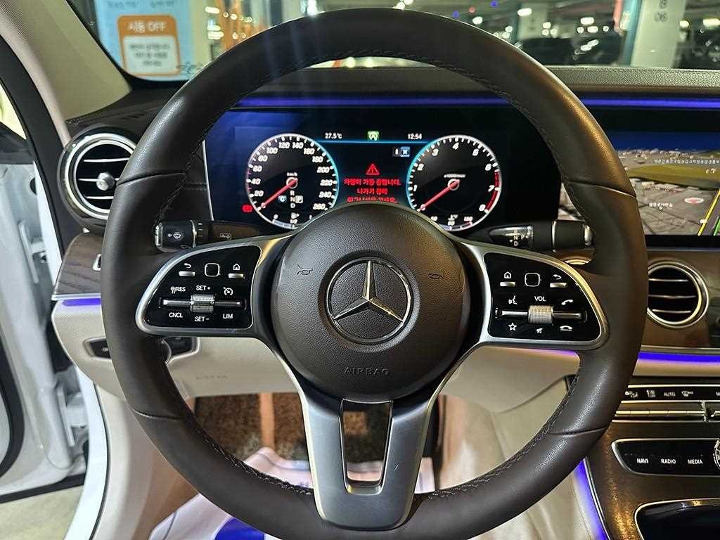 벤츠 E 클래스 E-클래스 W213 E300 4MATIC 익스클루시브 이미지 9