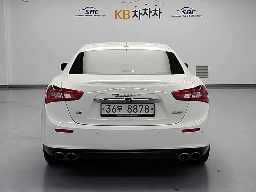 마세라티 기블리 3.0S Q4 이미지 3