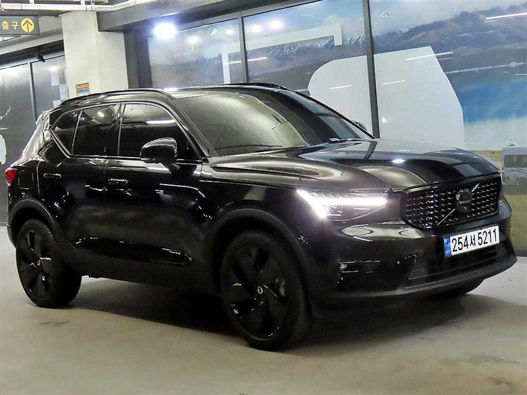 볼보 XC40 B4 AWD 블랙 에디션 이미지 1