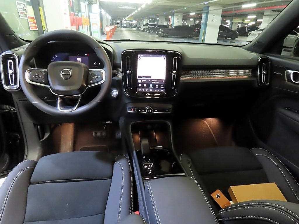 볼보 XC40 B4 AWD 블랙 에디션 이미지 10