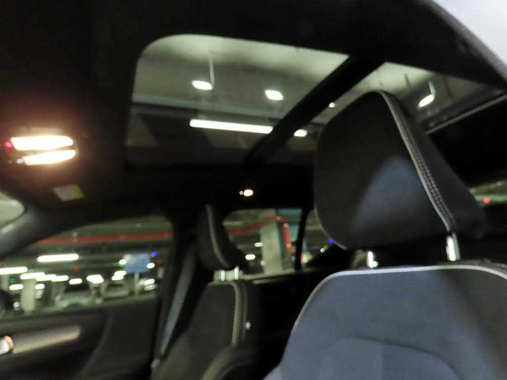 볼보 XC40 B4 AWD 블랙 에디션 이미지 16
