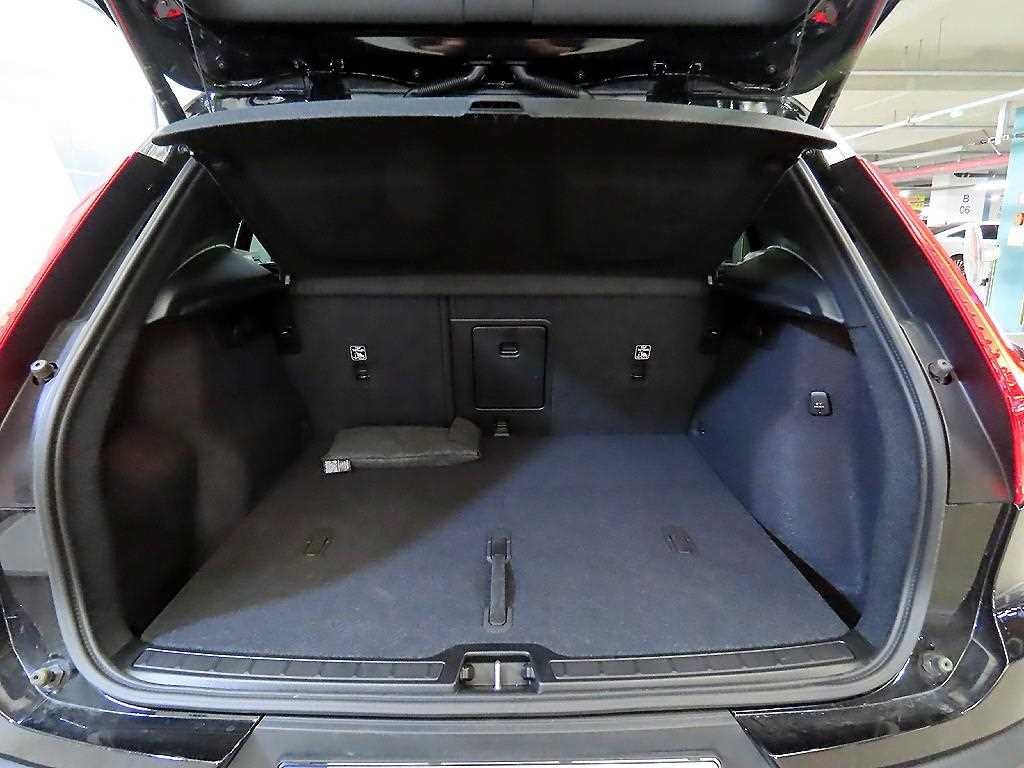 볼보 XC40 B4 AWD 블랙 에디션 이미지 17