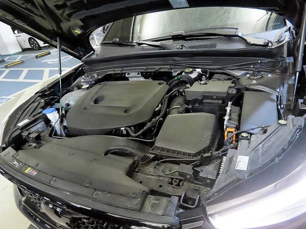 볼보 XC40 B4 AWD 블랙 에디션 이미지 19