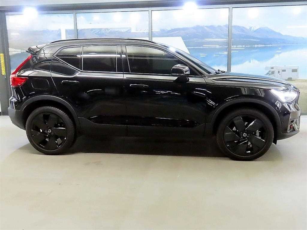 볼보 XC40 B4 AWD 블랙 에디션 이미지 3