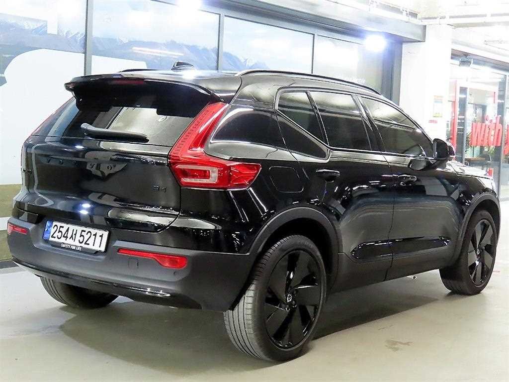 볼보 XC40 B4 AWD 블랙 에디션 이미지 4